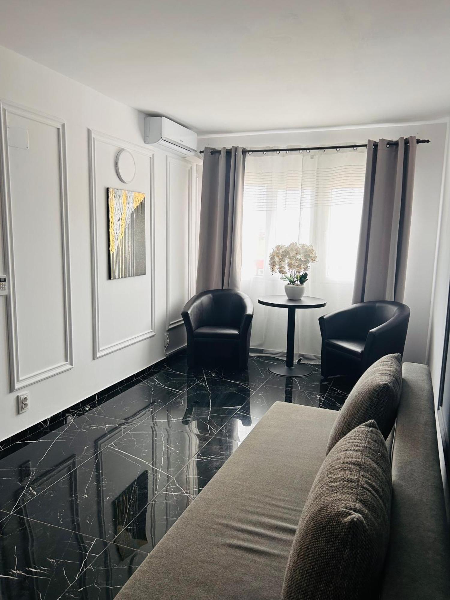 Myda Hotel Apahida Eksteriør billede