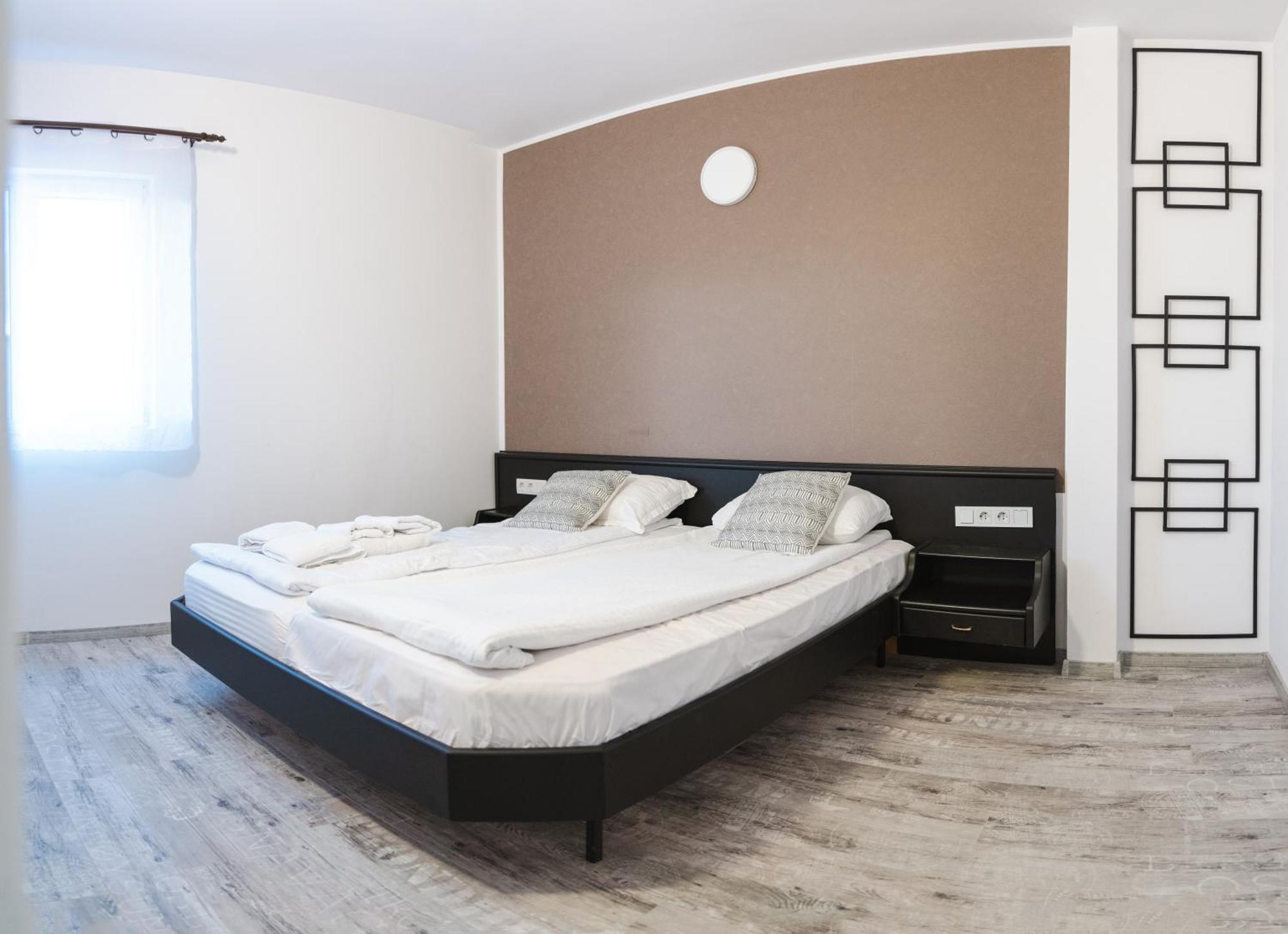 Myda Hotel Apahida Eksteriør billede