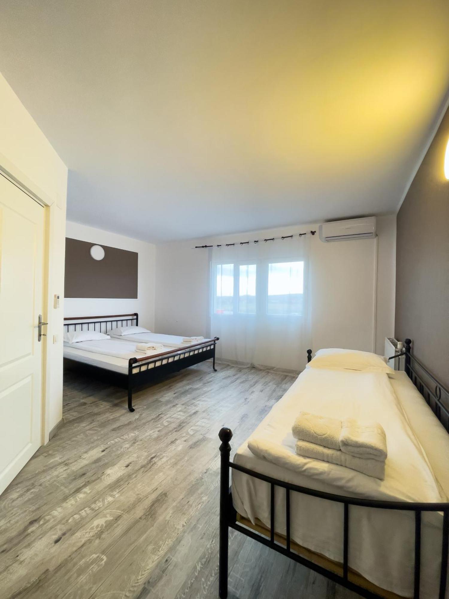 Myda Hotel Apahida Eksteriør billede